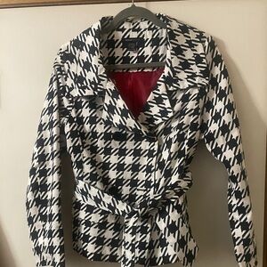 Robert Louis (Small) Black & White Houndstooth Patterned, Belted, Jacket/Blazer